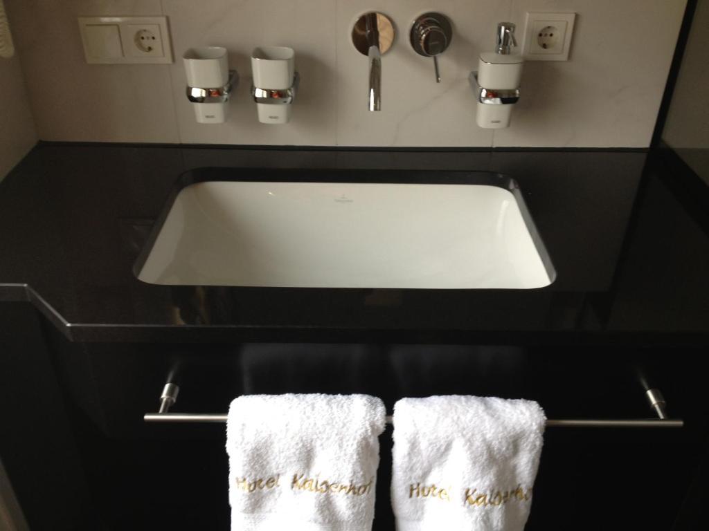 Hotel Kaiserhof ميدهباخ الغرفة الصورة